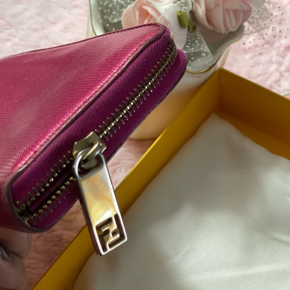 Fendi zip around wallet - Picture 2 of 7